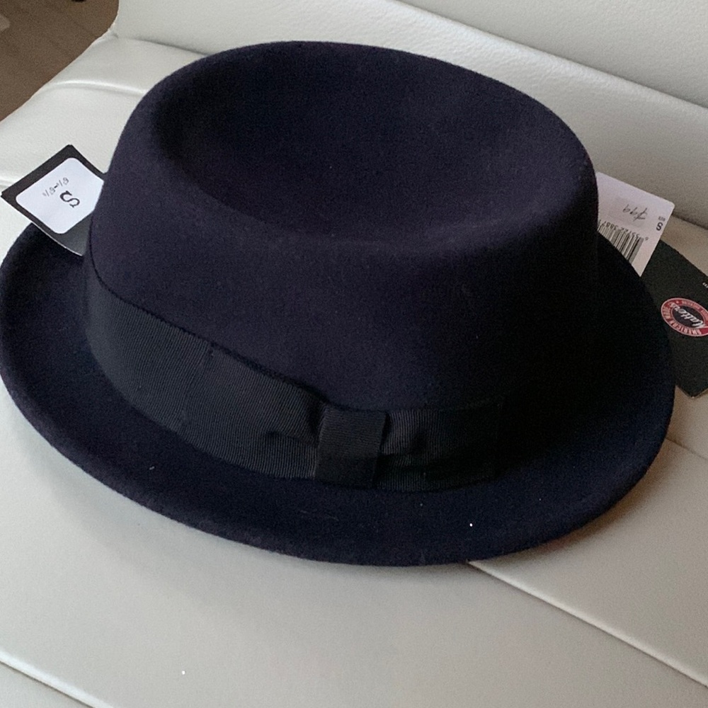 100% wool hat, water repellent and packable